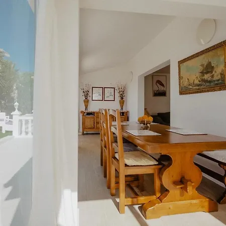 Blanca Villa *