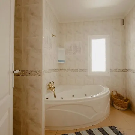 Villa Blanca Callao Salvaje