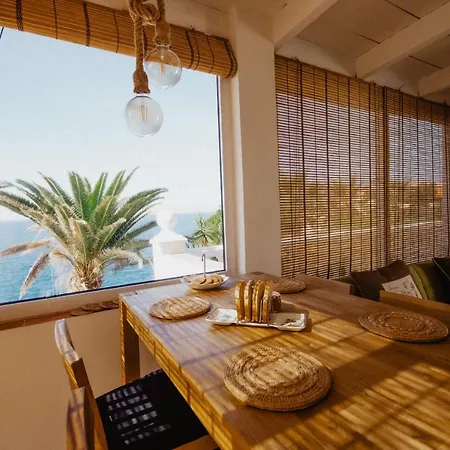 Villa Blanca Callao Salvaje